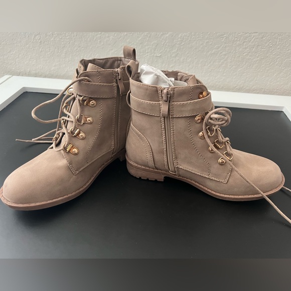 Girls Boots (Size 3) - Picture 4 of 9